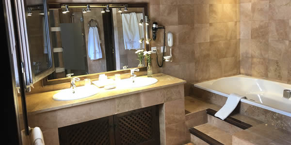 Luxury Exótic Hotel Bathroom